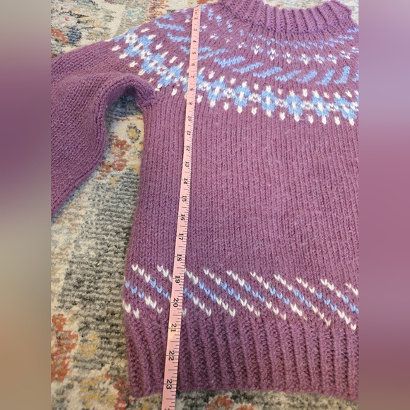 Hand knit sweater. Size XS -S. Material is soft and has some stretch. - Picture 3 of 7